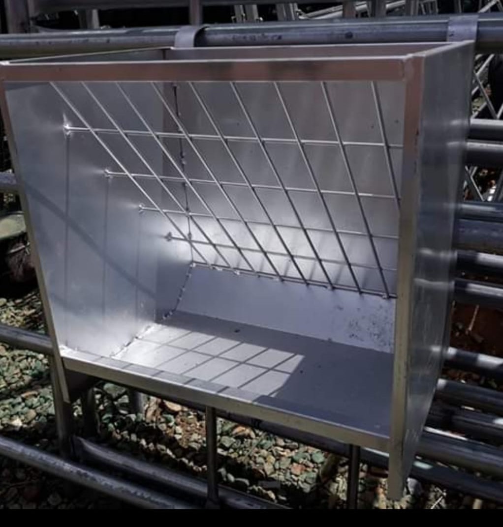 OVCA17 COMEDERO COLGAR O PARED GALVANIZADO: NUESTROS PRODUCTOS de Grupo Medina OVCA17 COMEDERO COLGAR O PARED GALVANIZADO: NUESTROS PRODUCTOS de Grupo Medina