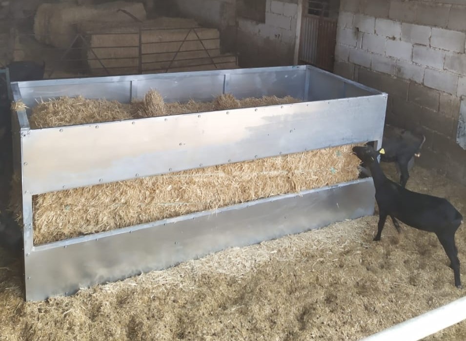 OVCA22 COMEDERO ALPACAS GRANDES: NUESTROS PRODUCTOS de Grupo Medina OVCA22 COMEDERO ALPACAS GRANDES: NUESTROS PRODUCTOS de Grupo Medina