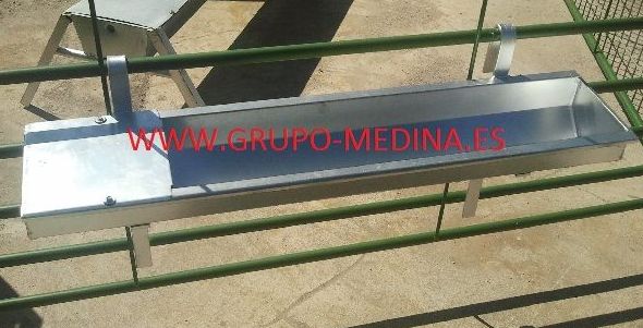 BEBEDERO PARA COLGAR EN TELERA: NUESTROS PRODUCTOS de Grupo Medina BEBEDERO PARA COLGAR EN TELERA: NUESTROS PRODUCTOS de Grupo Medina