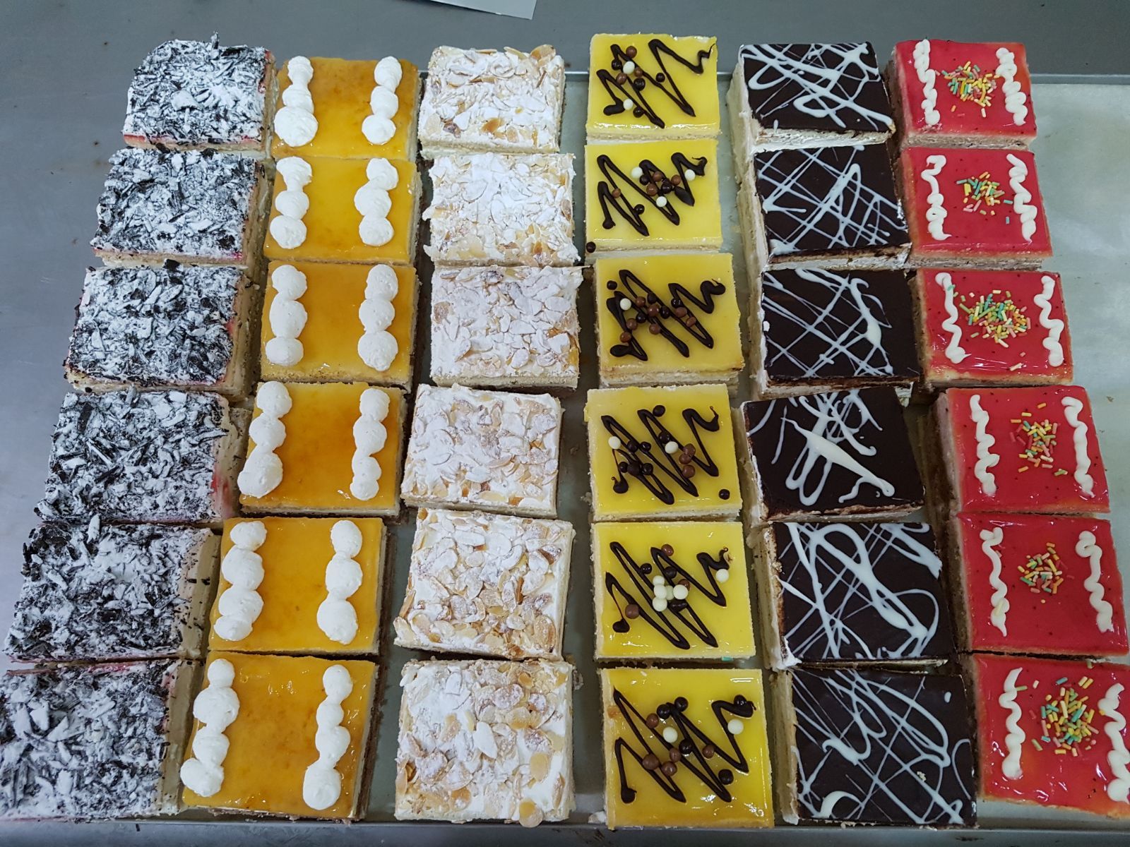 Pastelería y repostería: Productos y servicios de Panadería Pastelería Lázaro Petisme Pastelería y repostería: Productos y servicios de Panadería Pastelería Lázaro Petisme