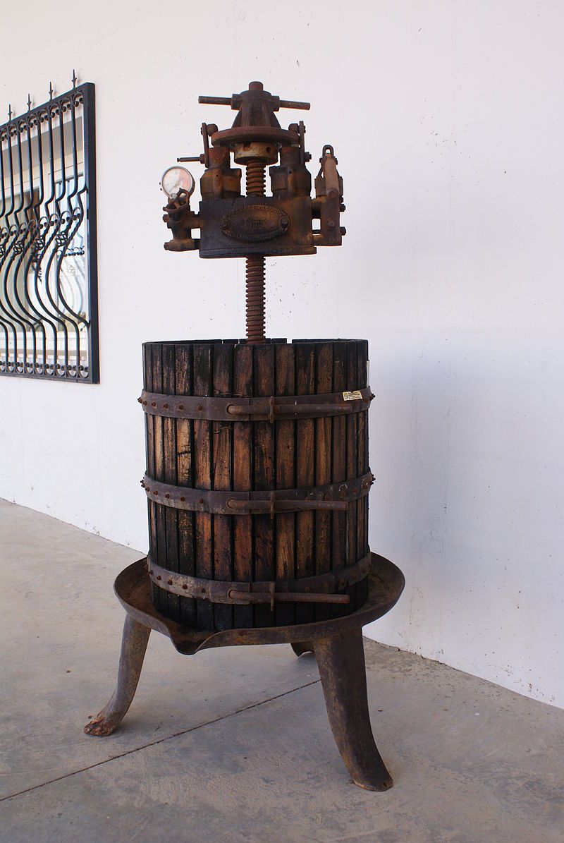 Herramientas para fabricar vino: Vinos de Bodegas Los Jumillanos Herramientas para fabricar vino: Vinos de Bodegas Los Jumillanos