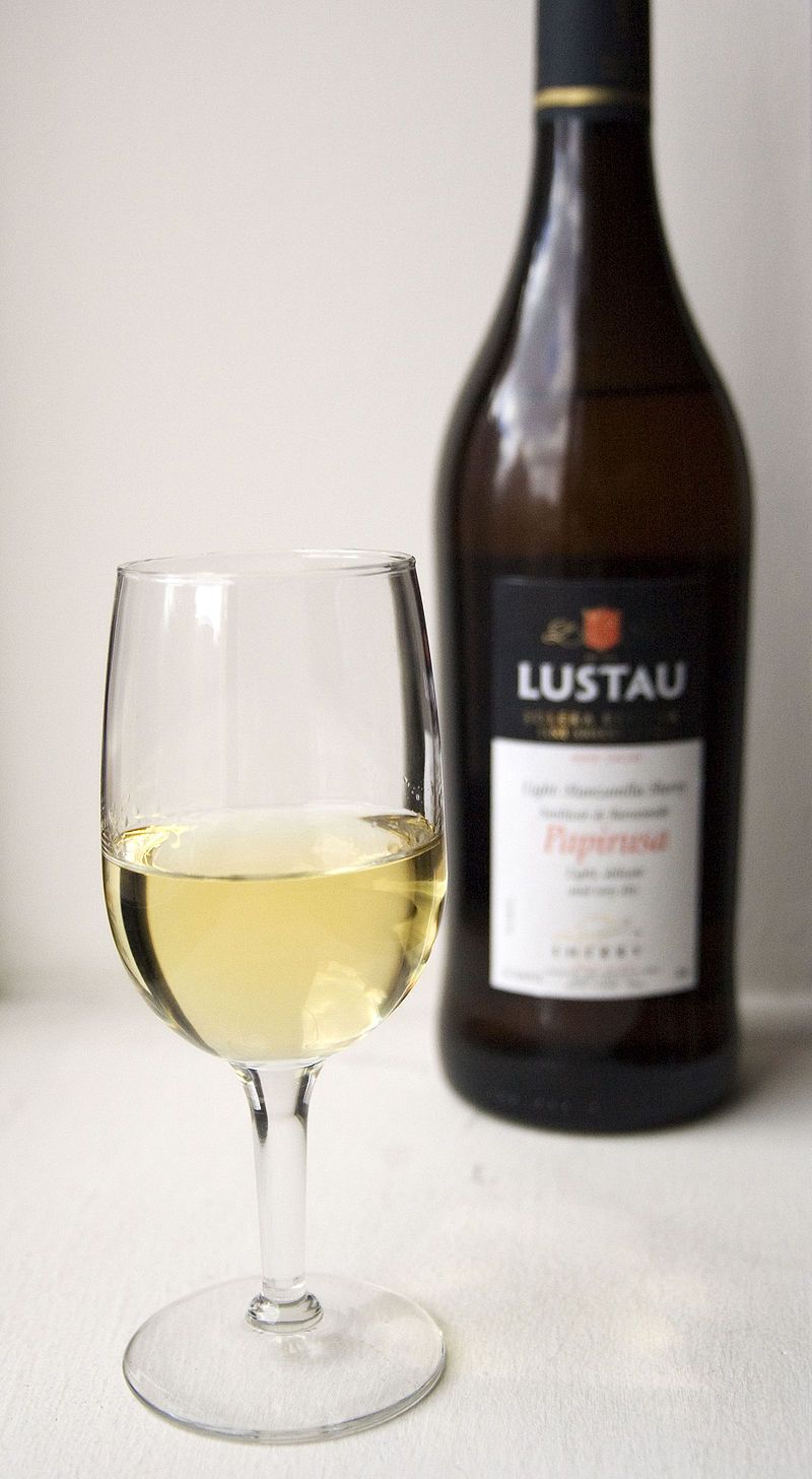 Manzanilla de Sanlúcar: Vinos de Bodegas Los Jumillanos Manzanilla de Sanlúcar: Vinos de Bodegas Los Jumillanos