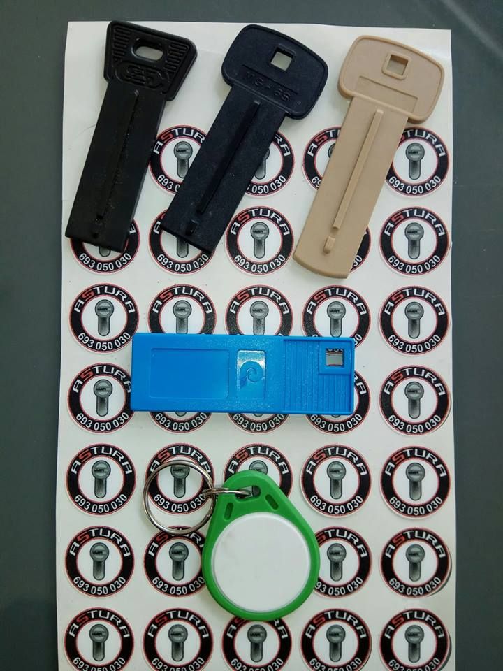 Duplicado de llaves de coche y mandos de garaje: Servicios de Astura Duplicado de llaves de coche y mandos de garaje: Servicios de Astura