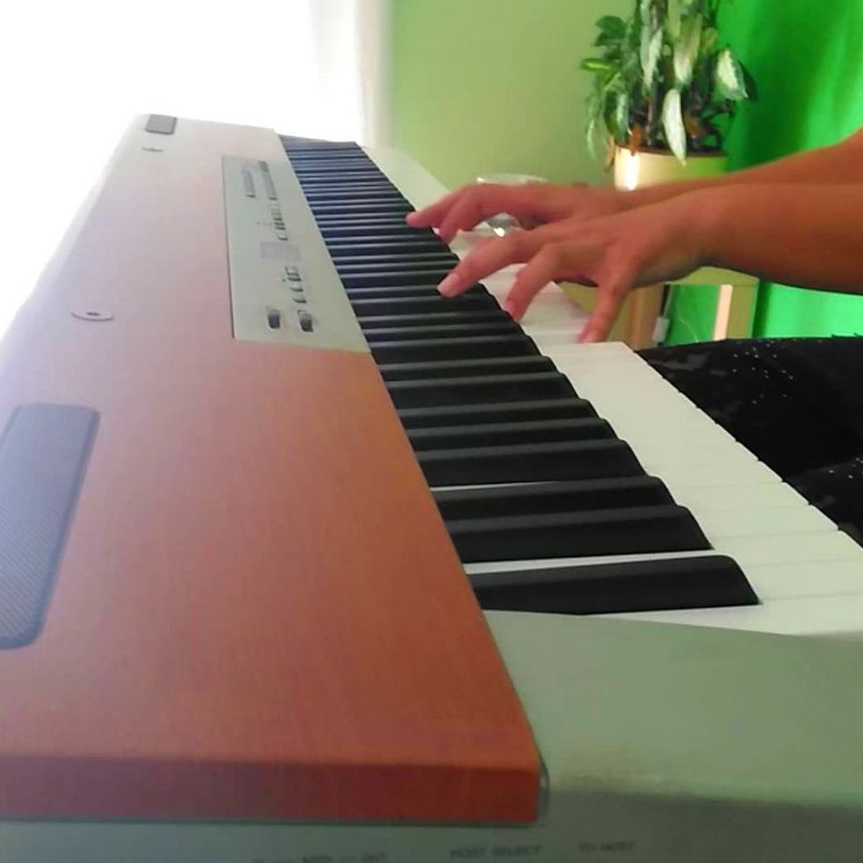 Meditación con voz y piano en directo.: Servicios de Espai 6 de Salut Meditación con voz y piano en directo.: Servicios de Espai 6 de Salut