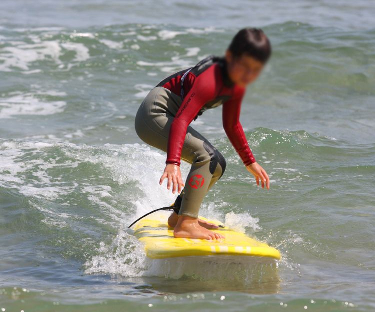 Cursos de surf para adultos y niños en Cantabria