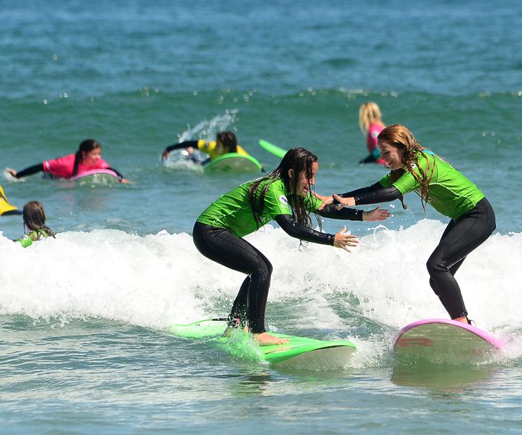 Alquiler de equipos de surf en Cantabria