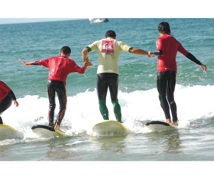 Cursos de surf para adultos y niños en Cantabria