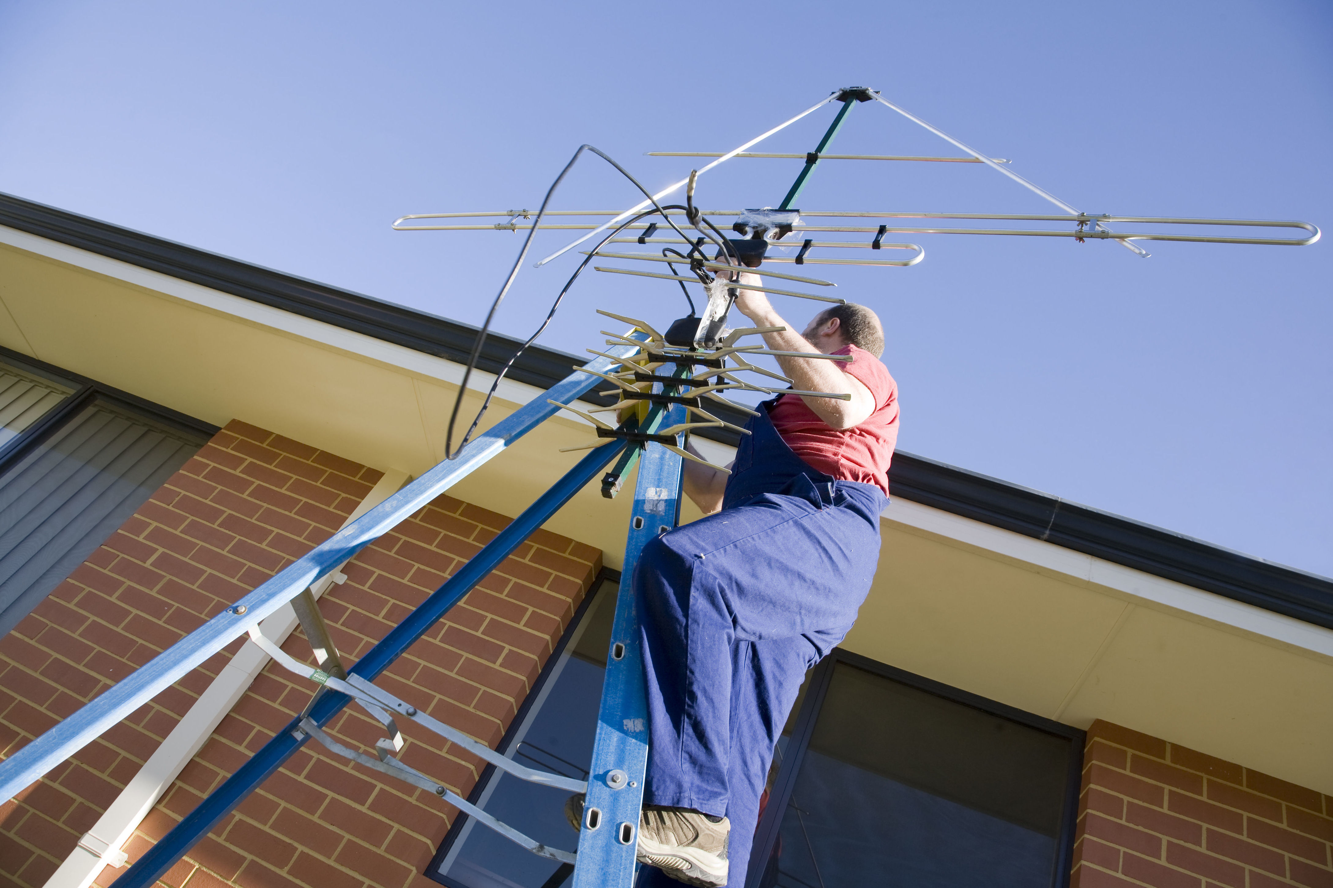 Antenas: Servicios de Tele-Radio Antenas: Servicios de Tele-Radio
