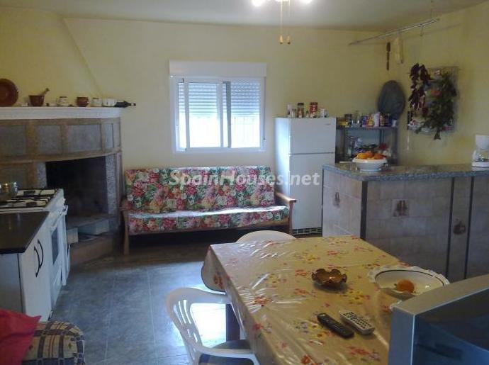 PARCELA CON VIVIENDA: Servicios de Asesoría Castillo y Moreno PARCELA CON VIVIENDA: Servicios de Asesoría Castillo y Moreno